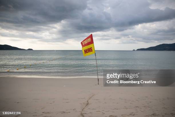 swimming safety flag - red flag warning stock pictures, royalty-free photos & images