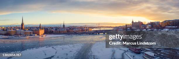 amanecer en el centro de estocolmo en un día de invierno - aerial view of downtown stockholm fotografías e imágenes de stock