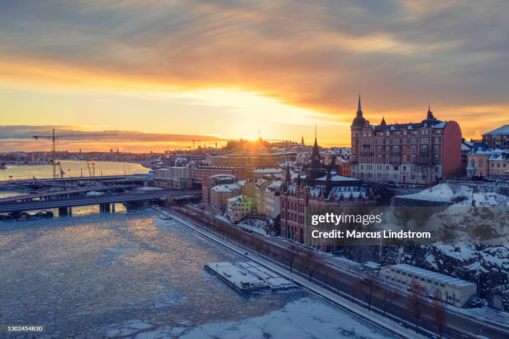 Amanecer de invierno en el centro de Estocolmo