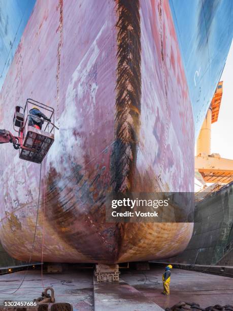 dry docks in germany - kielboot scheepsromp stockfoto's en -beelden