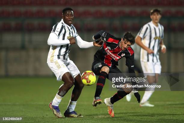 Daouda Peeters of Juventus tussles with Simone Emmanuello of Pro Vercelli during the Lega Pro Serie C match between Juventus U23 and Pro Vercelli at...