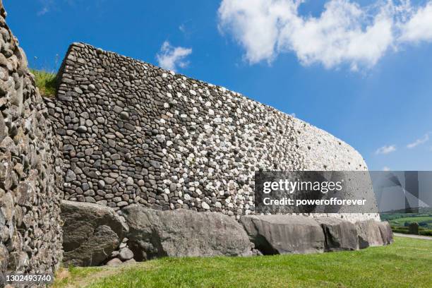 newgrange in county meath, ireland. - newgrange stock pictures, royalty-free photos & images