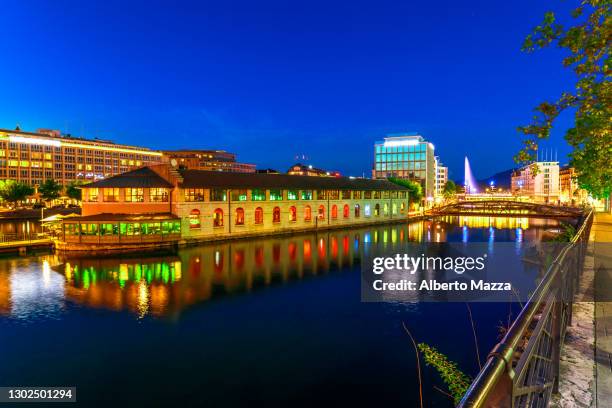 geneva switzerland by night - geneva skyline ストックフォトと画像