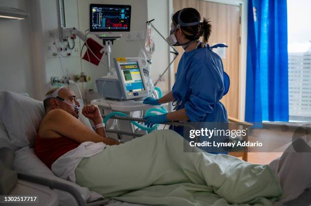 Patient, Paul Maahs recovers in a step-down ward from the intensive care Unit at Royal Papworth Hospital on January 21, 2021 in Cambridge, United...