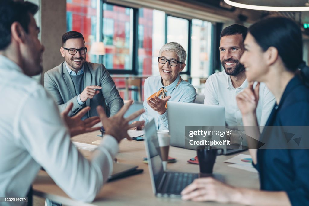 Presenteren van nieuw bedrijfsconcept aan het management