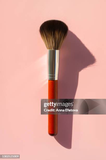 soft brush for make up application on pink background. trendy selfcare products of the year - make up pinsel stock-fotos und bilder