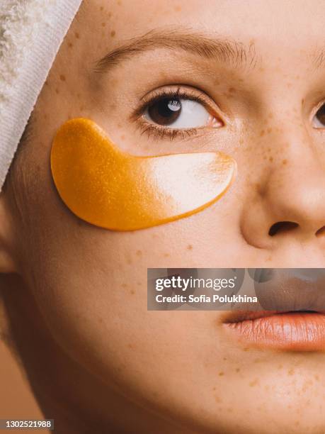 cosmetic eye patches close up photo - cloth mask stock-fotos und bilder