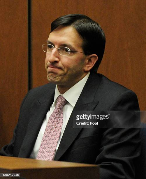 Amir Dan Rubin, the former Chief Operating Officer at UCLA Medical Center, testifies during Dr. Conrad Murray's involuntary manslaughter trial in the...