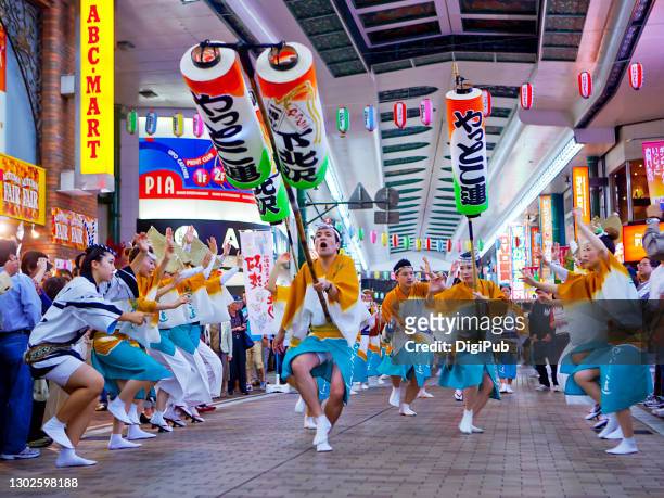 the 29th kawasaki awaodori dance festival, shimokitazawa yattokoren - tanztruppe stock-fotos und bilder