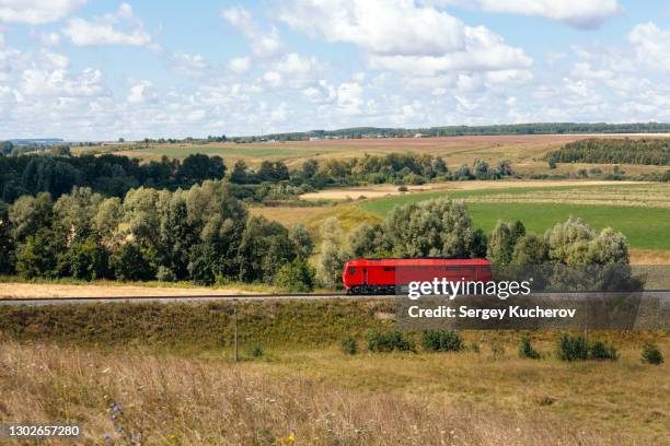 light engine moving in the countryside - train tracks and nature foto e immagini stock