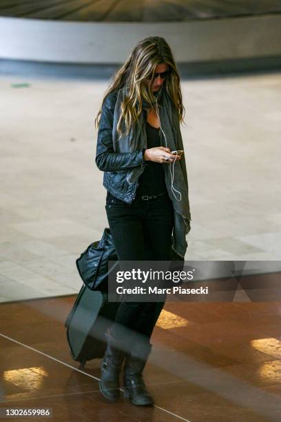 October 14: Model Gisele Bundchen is seen at Charles-de-Gaulle airport on October 14, 2008 in Paris, France.