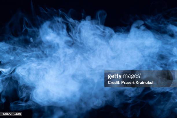abstract blue smoke on a dark background. blue smoke background - nebbia foto e immagini stock