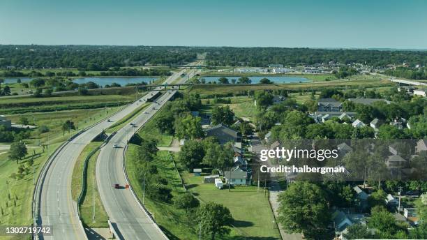 motorväg i utkanten av lincoln, nebraska - lincoln nebraska bildbanksfoton och bilder