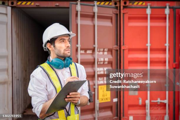 foreman control industrial container cargo freight ship. - vorarbeiter stock-fotos und bilder
