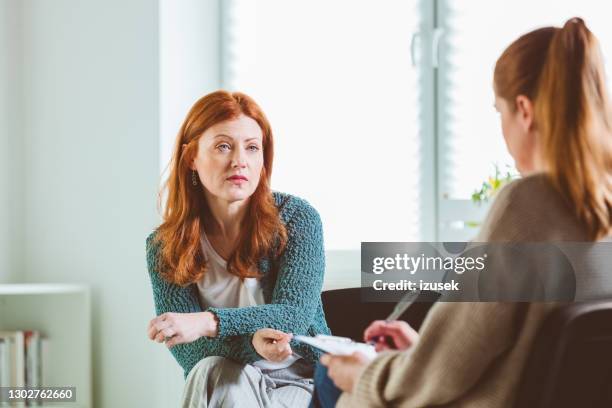 woman sharing problems with psychotherapist - low self esteem stock pictures, royalty-free photos & images