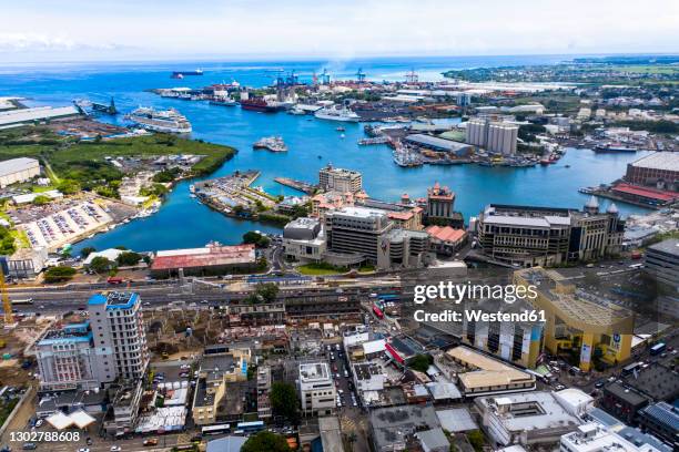 cityscape by ocean at port louis, mauritius - mauritius stockfoto's en -beelden