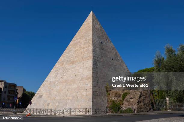 Pyramids Italian Professor 1,664 Science Pyramid Stock Photos, High-Res Pictures, and Images ...