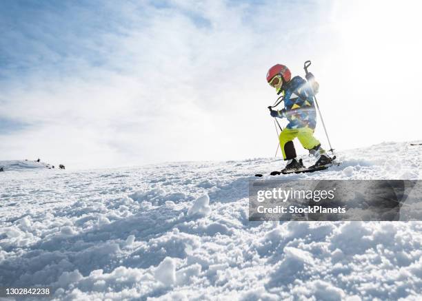 little boy enjoying skiing on the mountain - extreem weer stock pictures, royalty-free photos & images