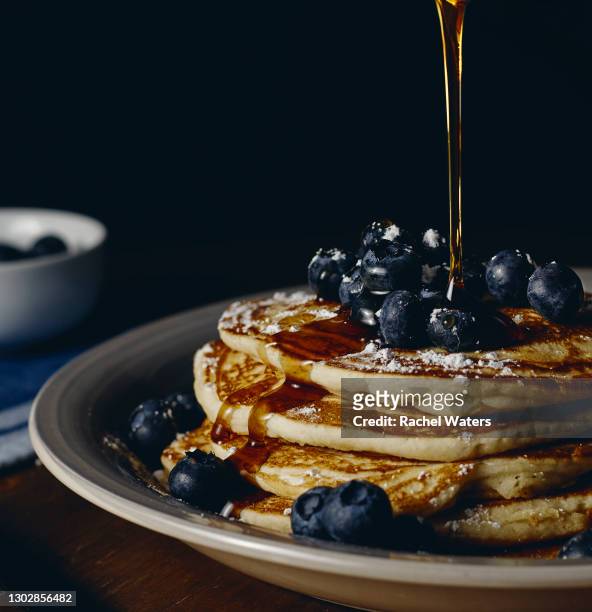 pancakes with blueberries and syrup - blueberry pancakes stock pictures, royalty-free photos & images