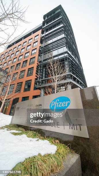 Pfizer Building Sign Pfizer Building Photos and Premium High Res Pictures - Getty Images