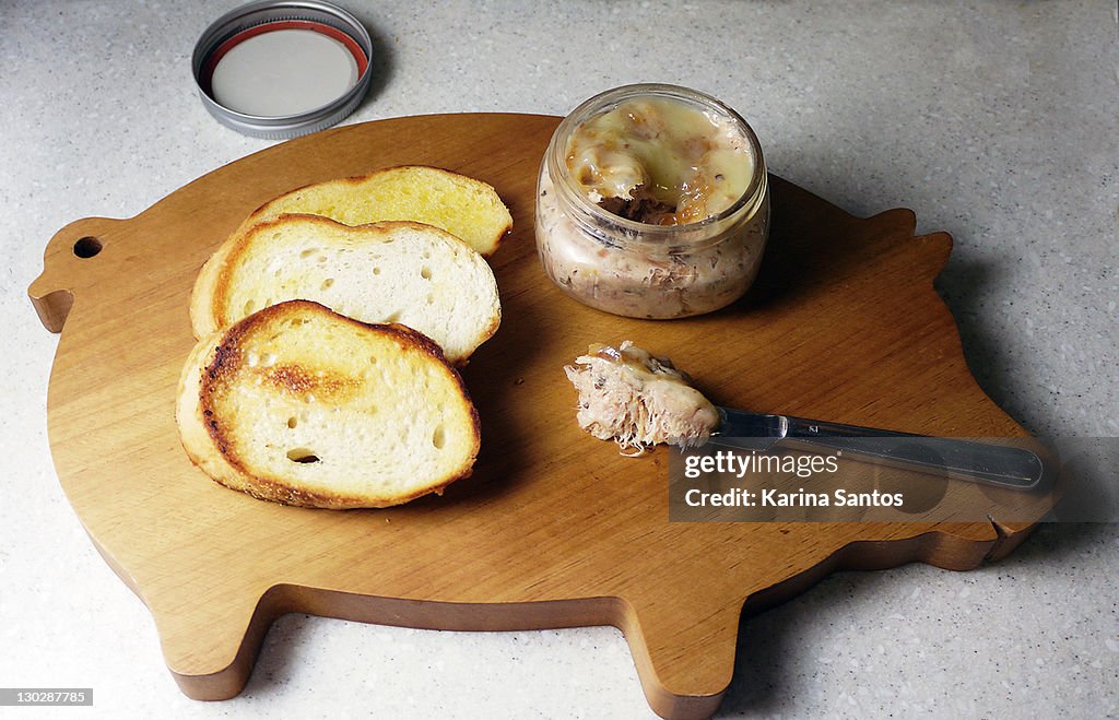 Pig-shaped wood board