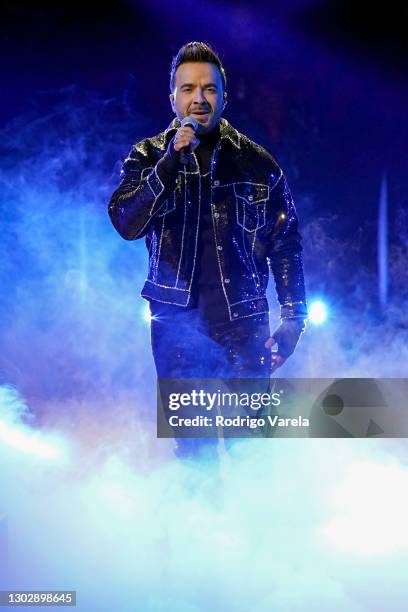 Luis Fonsi performs onstage during Univision's 33rd Edition of Premio Lo Nuestro a la Música Latina at AmericanAirlines Arena on February 18, 2021 in...