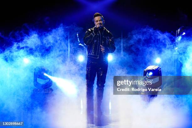 Luis Fonsi performs onstage during Univision's 33rd Edition of Premio Lo Nuestro a la Música Latina at AmericanAirlines Arena on February 18, 2021 in...