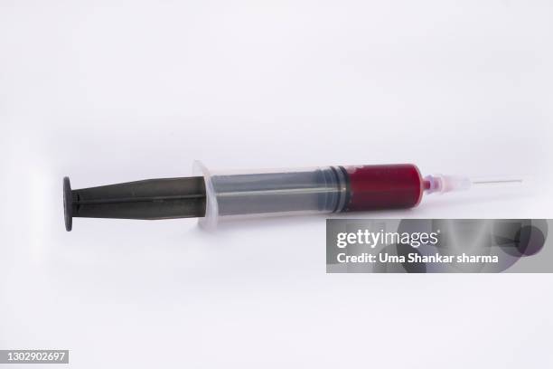 123 Loaded Syringe Stock Photos, High-Res Pictures, and Images - Getty ...