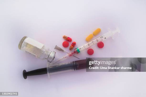 injection and syringes with tablets - hiv prevention stock pictures, royalty-free photos & images