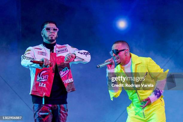 Anuel AA and Ozuna perform onstage during Univision's 33rd Edition of Premio Lo Nuestro a la Música Latina at AmericanAirlines Arena on February 18,...