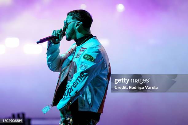 Anuel AA performs onstage during Univision's 33rd Edition of Premio Lo Nuestro a la Música Latina at AmericanAirlines Arena on February 18, 2021 in...