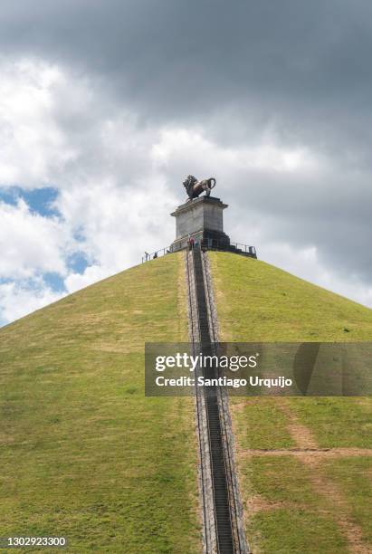 the lion's mound in waterloo - napoleon hill stockfoto's en -beelden