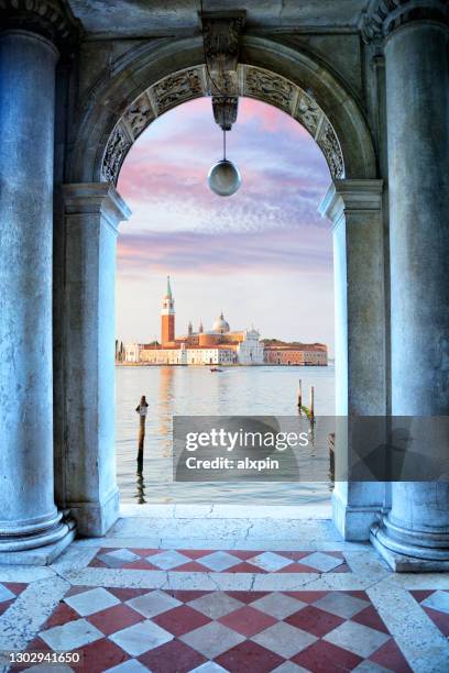 église de san giorgio maggiore, venise - venetian photos et images de collection