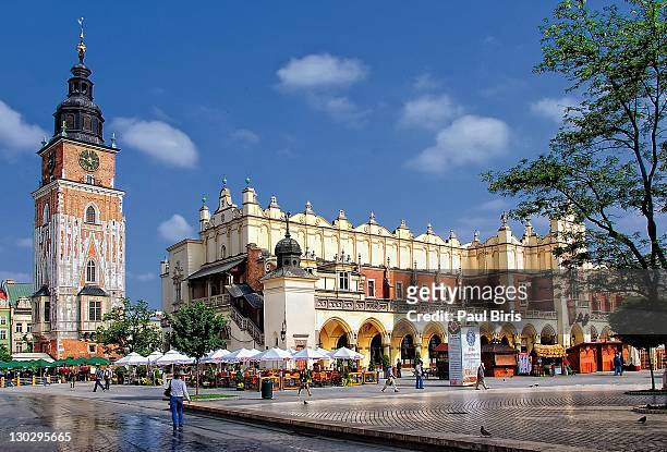 main market square  cloth hall - krakow fotografías e imágenes de stock