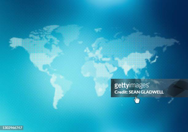 world map screen - comunidad global fotografías e imágenes de stock