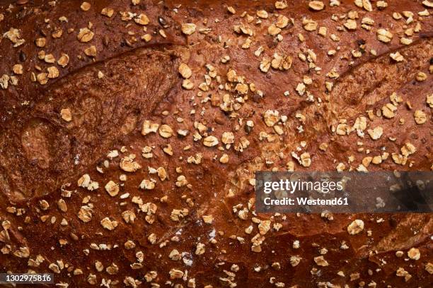 crunchy crust of wholegrain loaf - vollkornbrot stock-fotos und bilder