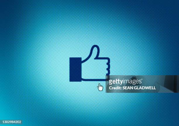 thumbs up symbol - facebook stock-fotos und bilder