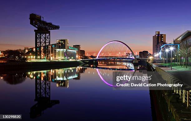 dawn on river clyde - glasgow schottland stock-fotos und bilder