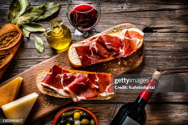 spanish food: iberico ham sandwich, spanish bocadillo de jamon iberico and red wine - óleo de cozinha imagens e fotografias de stock