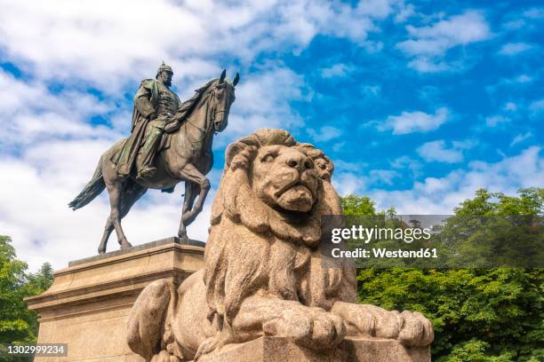 germany, baden-wurttemberg, stuttgart, lion resting at foot of equestrian statue of kaiser wilhelm i at karlsplatz - memorial kaiser wilhelm stock pictures, royalty-free photos & images