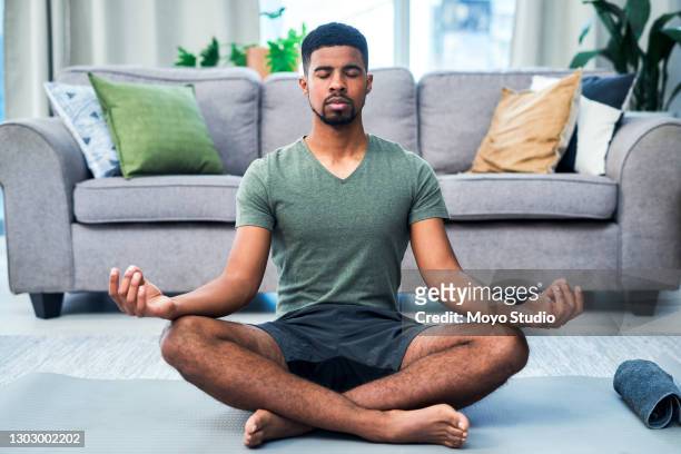 la mia presenza è il mio potere - meditation sitting foto e immagini stock