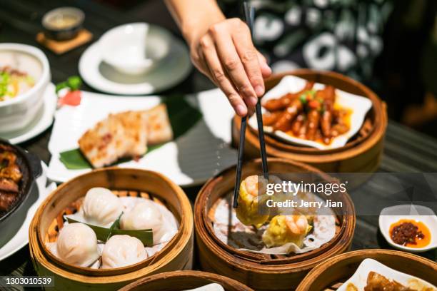 hong kong morning tea - dim sum stock pictures, royalty-free photos & images