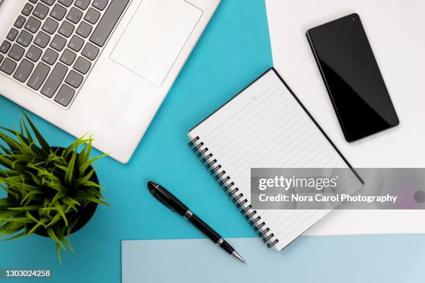 note pad on top of office desk - note pad 個照片及圖片檔