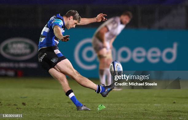 Rhys Priestland of Bath kicks the winning penalty during the Gallagher Premiership Rugby match between Bath and Gloucester at The Recreation Ground...