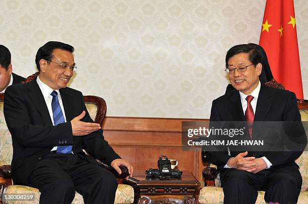 South Korean Prime Minister Kim Hwang-Sik talks with Chinese Vice Premier Li Keqiang during their meeting in Seoul on October 26, 2011. Li is on a...
