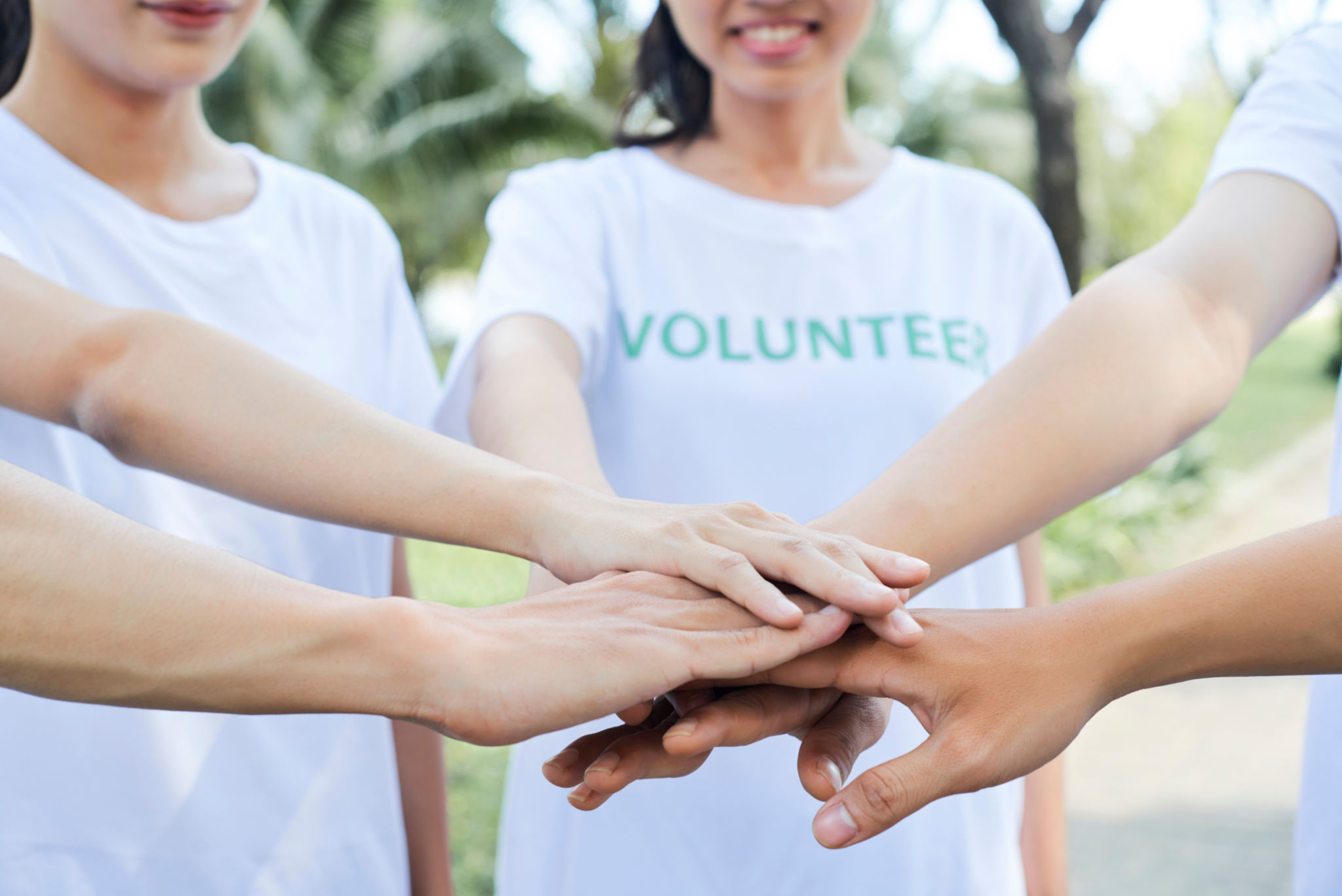 students volunteering