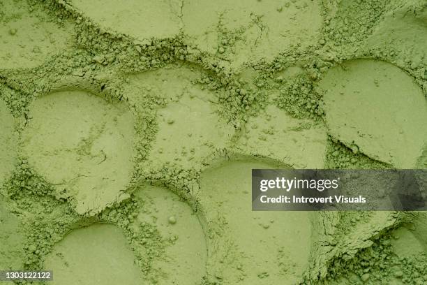 green matcha powder pattern - matcha stock-fotos und bilder