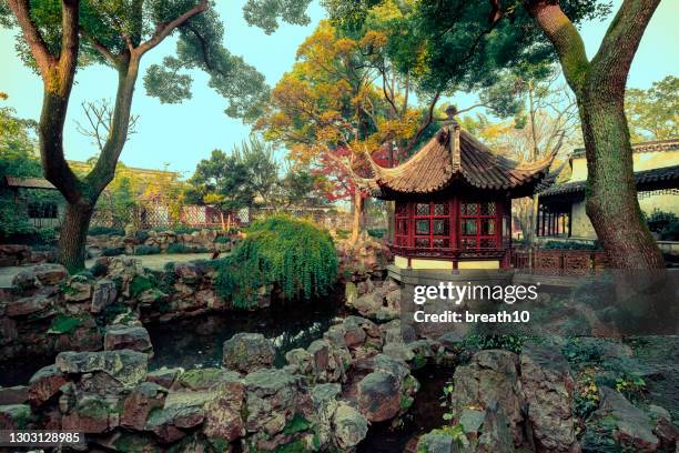 humilde jardín del administrador en suzhou, jiangsu, china - suzhou china fotografías e imágenes de stock