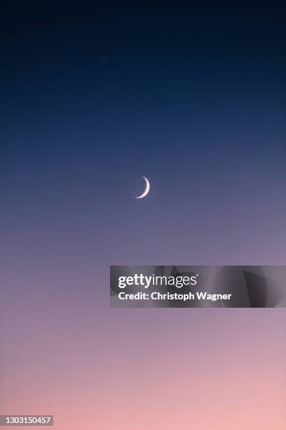 mond - twilight stock pictures, royalty-free photos & images