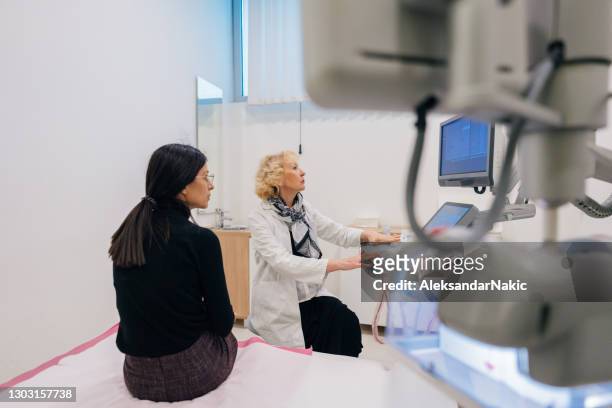 appuntamento del medico - seno foto e immagini stock